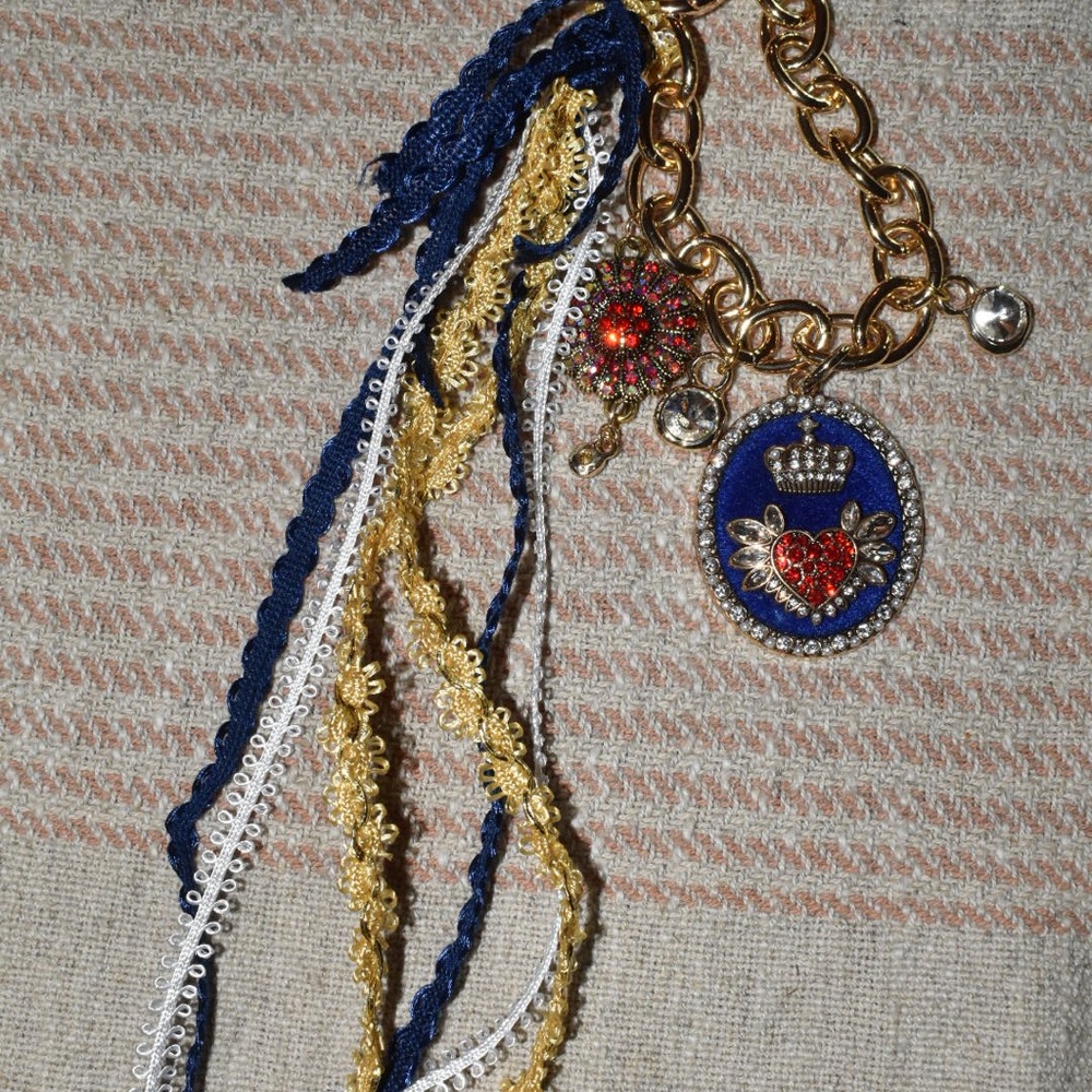 *UNIQUE* Gold and Blue Crown Heart Pendant Bag Charm - Picture 9 of 9
